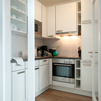 Moderne Küche mit Einbaugeräten Blick in die moderne Einbauküche mit Küchengeräten.