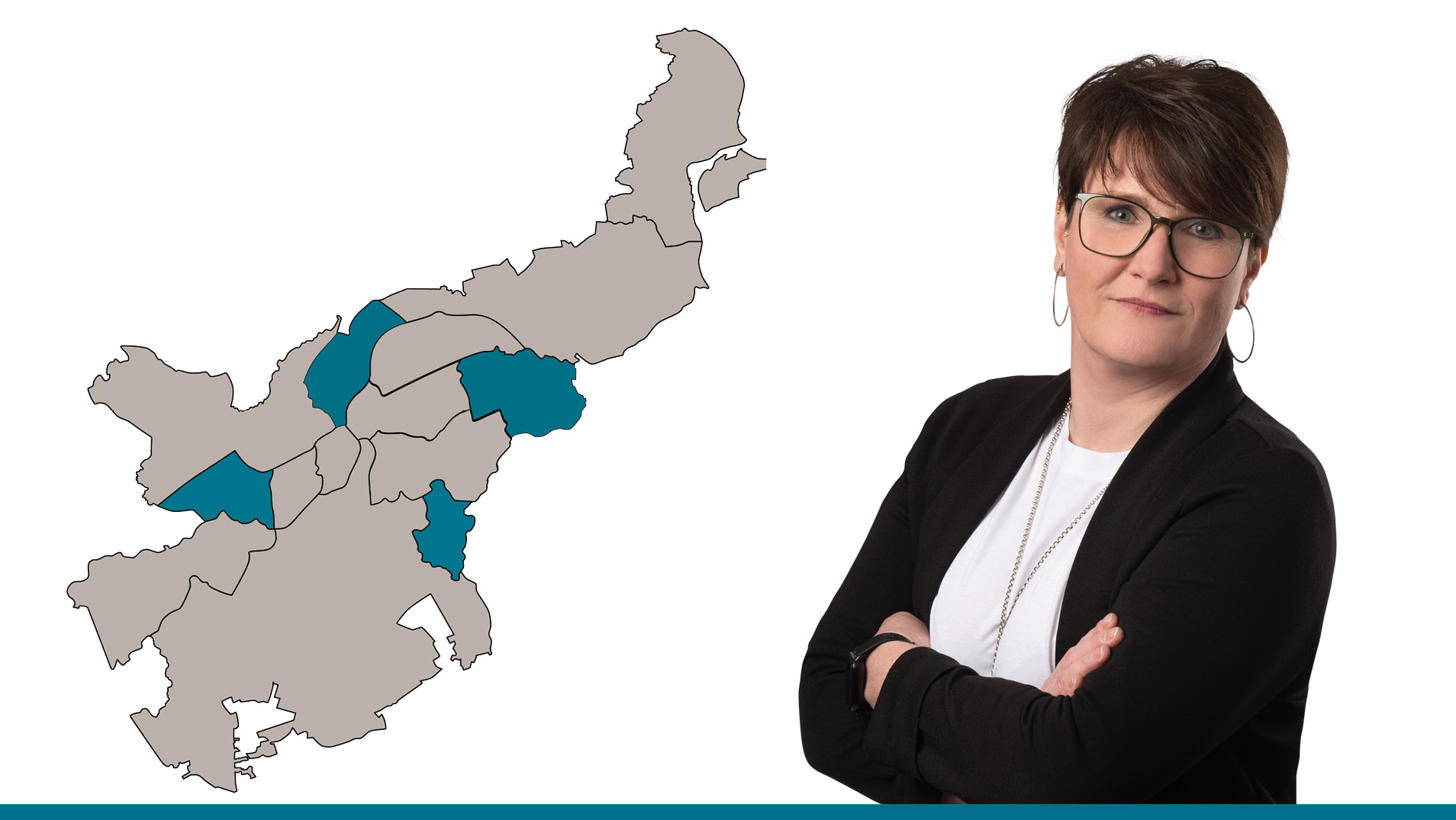 Die Ansprechpartnerin vor einer Lübeck-Karte, der Vermietungsbereich ist hervorgehoben.